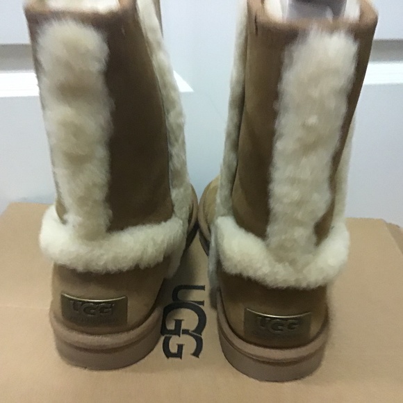 Ugg Boots  W Carter - Picture 3 of 8